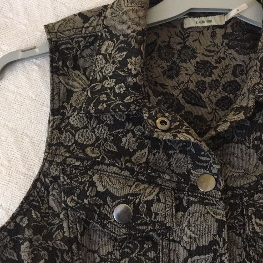 4 Buttons Black Vest w Roses - SP